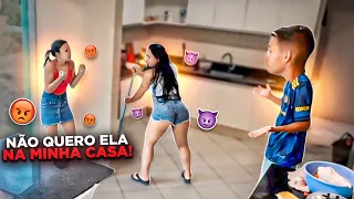 TROLEI MINHA NAMORADA, LEVEI UMA FAXINEIRA GAT4 PRA NOSSA CASA.