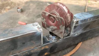 do you know how the welder makes the gate wheels fold and the gate turn
