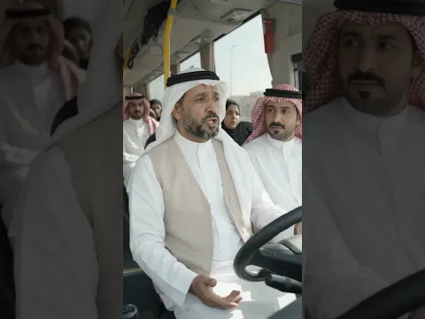 أوقف الحافلة من أجل الصلاة… فكانت المفاجأة التي أدهشت جميع الركاب! 😲🕌