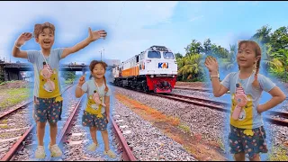 hamidah mencari teman tapi tidak ada untung ada kereta api !! #funny #drama #keretaapi #anak #train