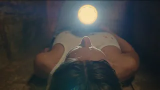 Isa Buzzi - ex.ploda (videoclipe oficial)