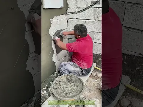 Schlamm in den Fingern: Wie ein Handwerker Wände zu Stabilität formt