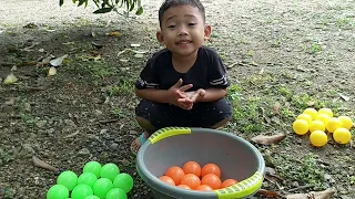 Menemukan dan Menghitung Bola Warna Warni