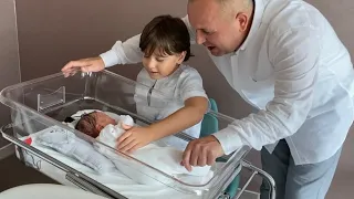 Fatih Selim’in kardeşi doğdu.Yavuz Emre bebeğin ilk görüntüleri.Abileri ile bebeğin ilk tanışması