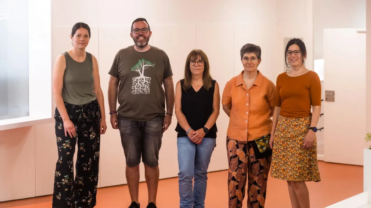 El desequilibri entre famílies d’acollida i infants que esperen evidencia una urgència social