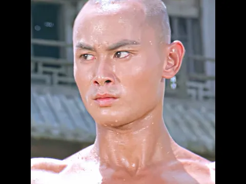 The 36th Chamber of Shaolin | He practices his arm strength by carrying water across the bridge⚔️🏯🥋