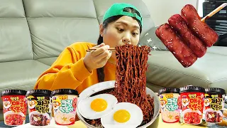 طبخ المعكرونة السوداء من بورورو تيوكبوكي موكبانج DONA Mukbang
