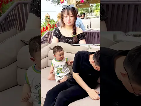 baby playing with dad is so funny 😘😘🤣🤣😅아기가 아빠와 노는 모습이 너무 웃겨요
