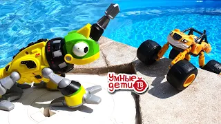 Приключения машинок в бассейне. МОНСТР ТРАКИ  на водных колесах и Злая Акула.