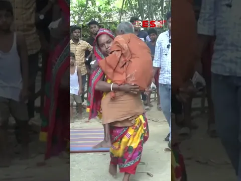 বৃদ্ধ মায়ের মুখে খাবার তুলে দিলেন সেনাবাহিনী #bdarmy #bogra #banglanews #shorts #deshtv