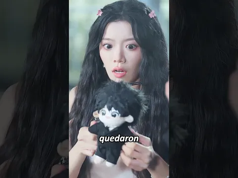 Besar la muñeca era equivalente a besar al director general!#drama #shorts #cdrama #funny #kdrama