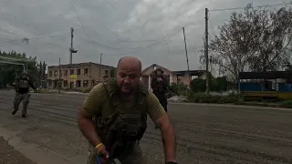 Військові ЗСУ допомогли забрати речі цивільним жіночкам в Дружківці, та й доставили їх 