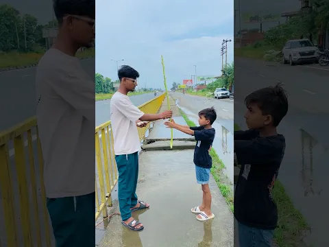 Magic robot sbki help krta h 🤖😅 #comedy #funny #shortsfeed #youtubeshorts #shorts