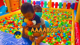 Drama Nangis Bermain mainan anak Mandi Bola Banyak sekali Odong Odong di Bee Bee Land