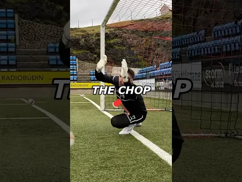 How NOT To Dive As A Goalkeeper ❌🚑 #Goalkeeping #GoalkeeperTips #Shorts