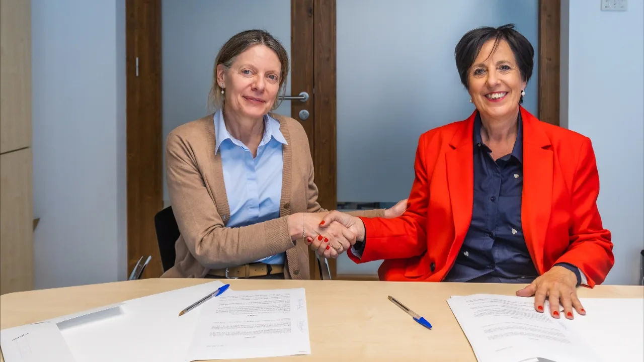 El Premi Ciutat de Vic i EL 9 NOU signen un conveni de col·laboració