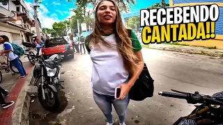 BUSQUEI ELA NO COLÉGIO DE HORNET E ACABEI RECEBENDO CANTADA