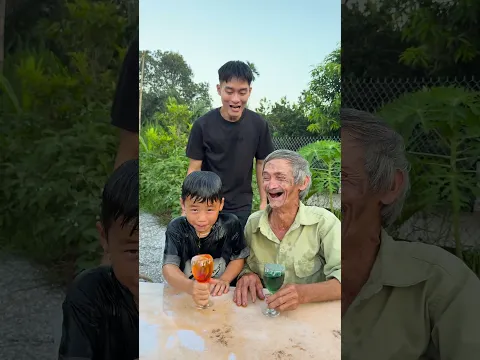 Hai ông cháu trêu đùa hãm hại cậu bé siêu dễ thương 😂😱👶🏻♥️👴 #shorts #cute