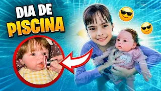 A NOVA BEBÊ REBORN DE SILICONE DA GIGI FOI À PISCINA PELA PRIMEIRA VEZ 💦 ROTINA COMPLETA