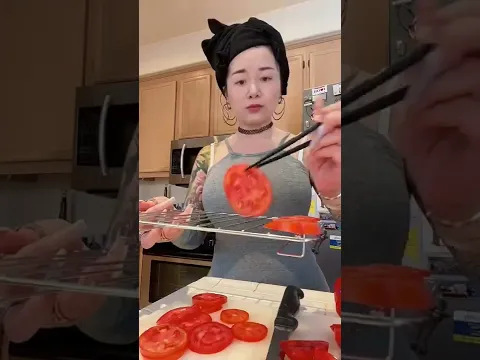 OCHO MIL TOMATES