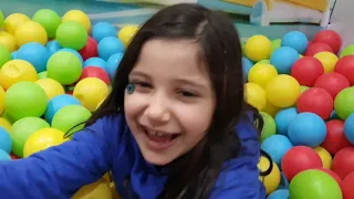 سلسلة قصص مضحكة مع ايكرا !! سلسلة من القصص الممتعة مع والد ووالدة إيكرا!