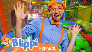Blippi Visita un Patio de Juegos Cubierto | Aprende con Blippi | @BlippiEspañol  | Moonbug Kids