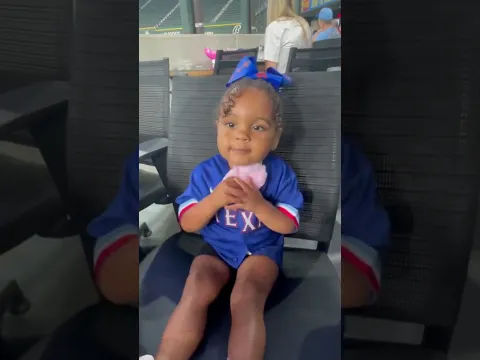 She Thought It Was a Blanket… Until She Took a Bite 💛✨