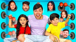 100 PALANCAS MISTERIOSAS de BESAR, CASAR O GOLPEAR con BABY RICK y MIS HERMANITAS !!