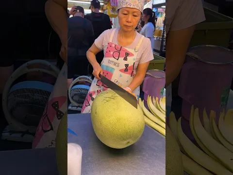 Giant Fruit! Taiwanese Giant Watermelon Juice - Fruit Cutting Skills