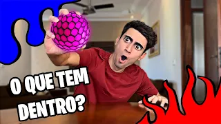 ABRI UMA STRESS BALL E OLHA O QUE ENCONTREI