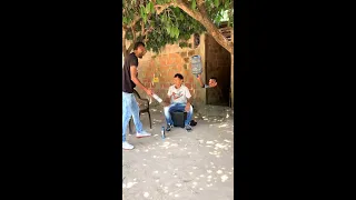 broma al pajuate con la capa de invisibilidad