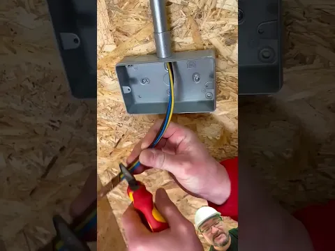 Во Британцы ТВОРЯТ ДЕЛА! #electrical #electrician #british #энерголикбез