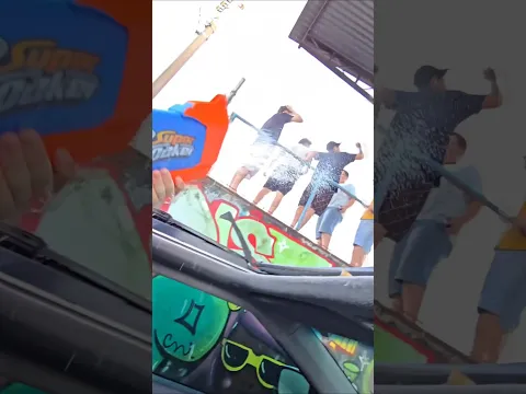 Joguei Água em Desconhecidos com uma Nerf I threw water at strangers with a Nerf #pegadinha #humor
