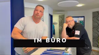 WHO THE F*** IS PETER? | Im Büro