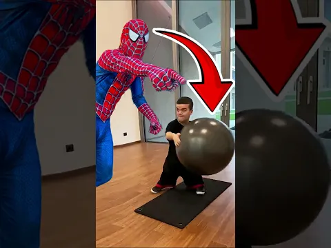SPIDERMAN CONTRA EL HOMBRE MINIATURA 😱🤣 #spiderman #funny