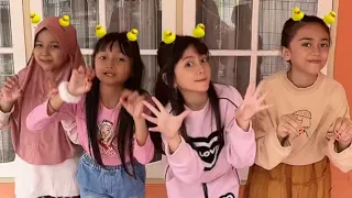 Kumpulam vidio Azza bersama teman2