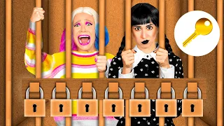 الهروب من سجن الورق المقوى مع Wednesday Addams BaRaDa Challenge