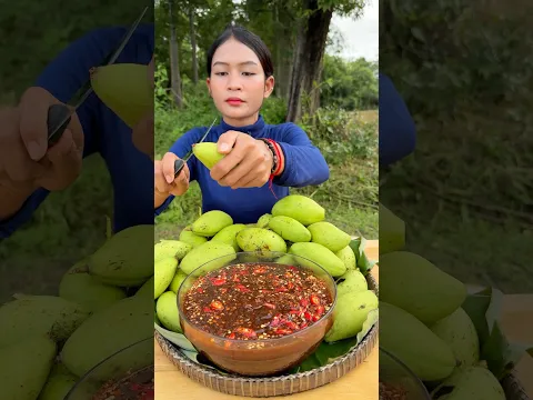 Eating green mango with shrimp pasted #eating #food #shortvideo #shorts #mukbang