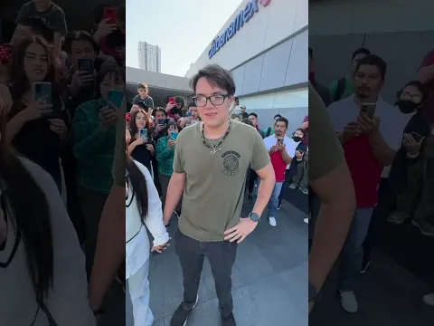 Millonario hace llorar a joven por intercambiar un minuto en el paraíso 😱