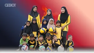 Asep Gebot dan anak-anak TK Rancabuaya latihan langsung di Sekolah bersama Bu Guru 