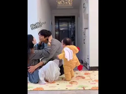 給自己生了個小情敵，就因為爸爸回家先抱了我沒抱她，馬上醋意十足還崩潰大哭#一家三口 #爸爸带娃 #亲子#funny #cutebaby