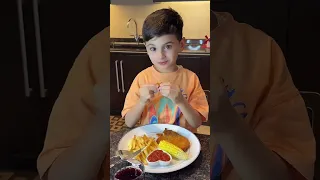 مشكل كبير على الكوسا 🤷🏻‍♀️ وانس بلش يأكل متل الس🤦🏻‍♀️