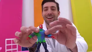 Super-héros jouet : compilation d’aventures en ville