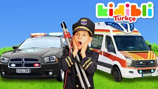 🚓 Çocuklar gerçek polis arabası ve ambulans ile oynar 🚑  Çocuklar taklit oyunu ! ⛑ Kidibli