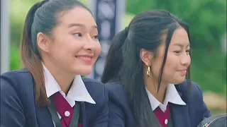 Le hacen muchas bromas a la nueva estudiante / He's Into Her