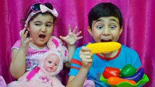 Celina pretend to be a Baby and Hasouna Helps her - سيلينا تتظاهر انها طفلة