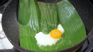 Minyak Goreng Langka? Cobain Bikin Telur Ceplok dan Dadar Pakai Daun Pisang Ini.