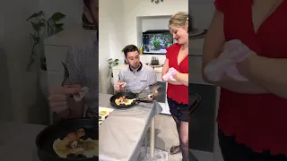 Couple prank quand elle aime pas ton cadeaux