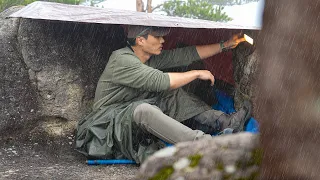 비 내리는 산 절벽에서 홀로 텐트 없이 하룻밤 [ 우중 솔캠 ]