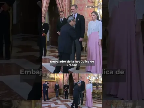 Letizia mata con la mirada al embajador de Irán.¿NADIE LE HA ENSEÑADO PROTOCOLO A LA TREPA?